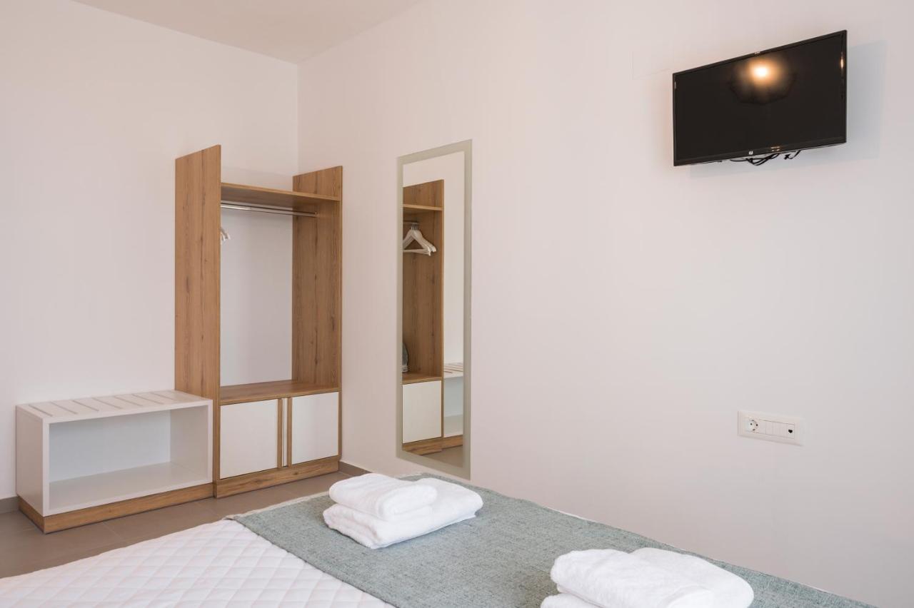 Indigo Blue Seaside Deluxe Apartments Kíssamos Esterno foto