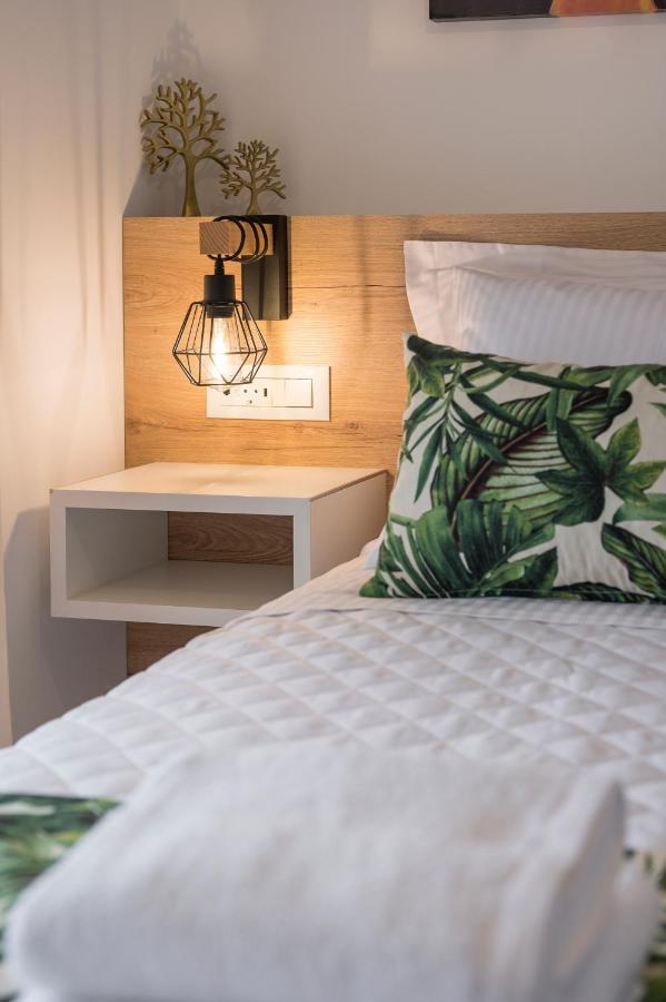 Indigo Blue Seaside Deluxe Apartments Kíssamos Esterno foto